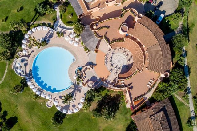 sant_elmo_beach_hotel_pool_piscina_vista_view.jpg