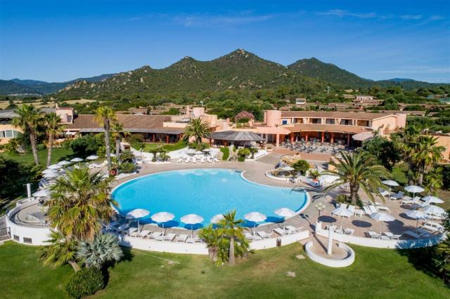 sant_elmo_beach_hotel_pool_piscina_view_vista.jpg
