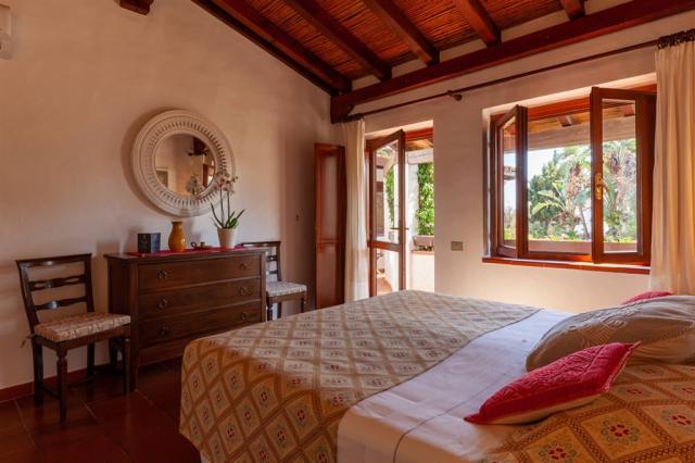 hotel-nora-club-e-spa-sardegna-le-camere-deluxe-suite.jpg
