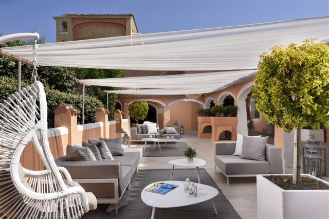 VOI_Colonna_Village_LOBBYBAR_big2927.jpg