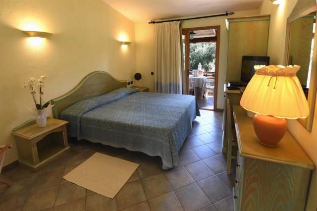 hotelsugiganti-hotelvillasimius16sardegna.jpg