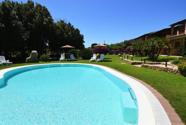 sugiganti-piscina-hotelvillasimius3stelle-12-1024x691.jpg