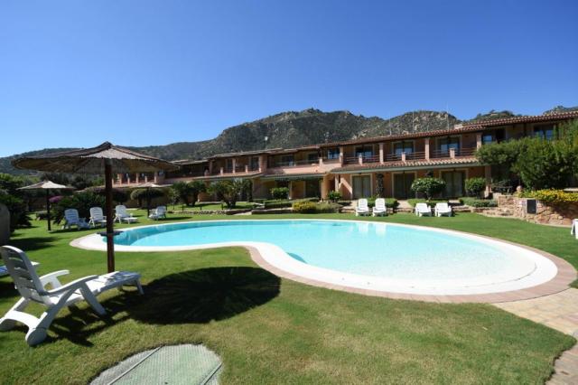 sugiganti-piscina-hotelvillasimius3stelle-26-1024x683.jpg