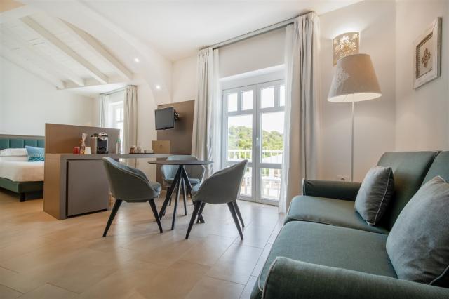 Felix Hotels-La Coluccia-Junior Suite Vista Mare-Soggiorno.jpg