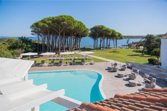 Felix Hotels-La Coluccia-La Piscina (7).png