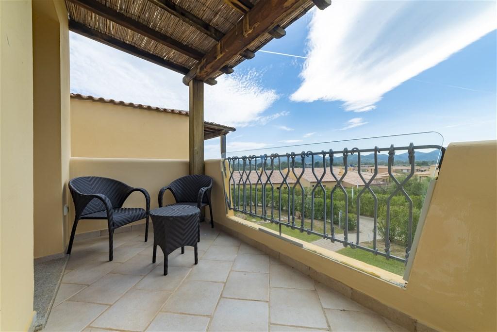 JANNA_E_SOLE_balcone.jpg