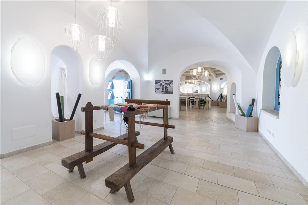 JANNA_E_SOLE_ingresso_taverna.jpg