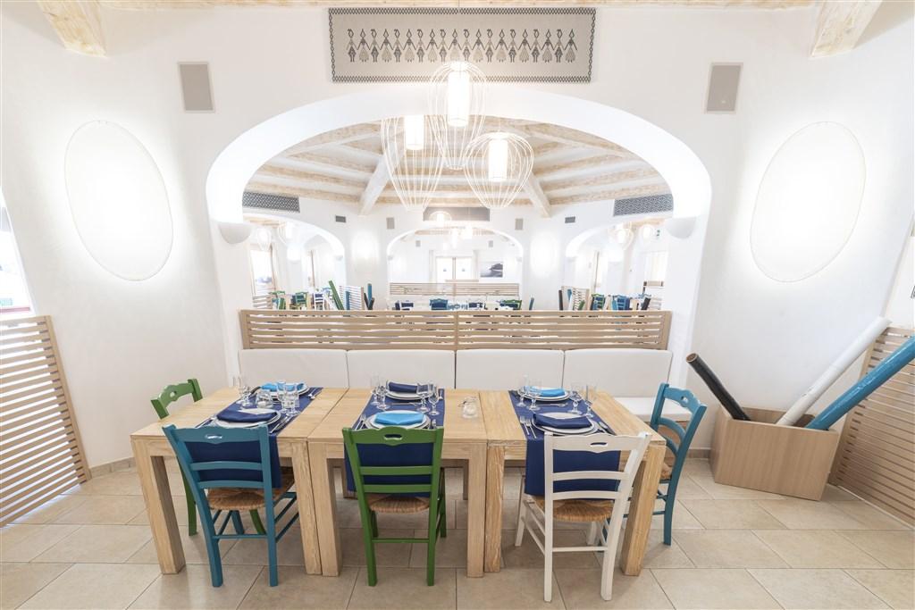 JANNA_E_SOLE_tavoli_taverna1.jpg