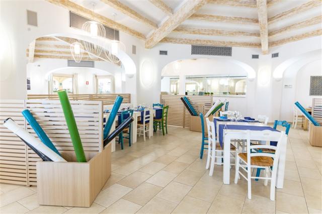 JANNA_E_SOLE_tavoli_taverna3.jpg