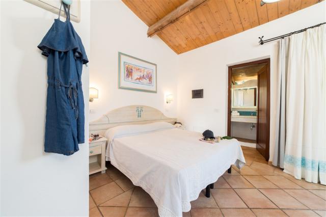 TH SAN TEODORO Camera_Matrimoniale_Liscia_Eldi_1.jpg