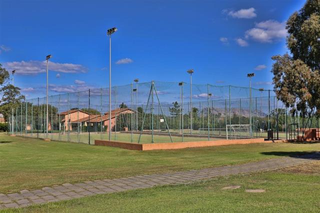 Tenniscourt.jpg