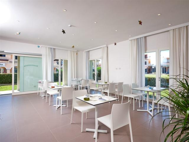 Porto San Paolo_sala colazione.jpg