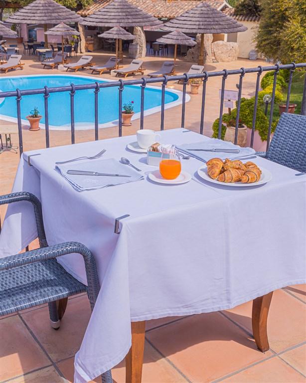 Colazione terrazza.jpg