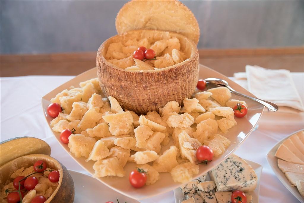 Buffet antipasti 2.jpg