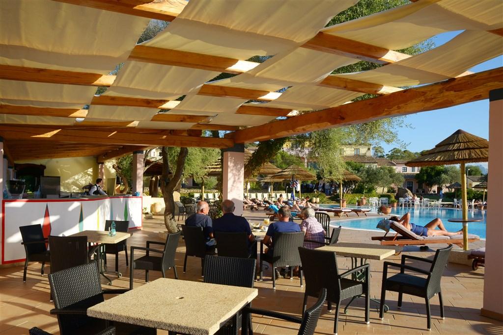 Piscina bar.JPG