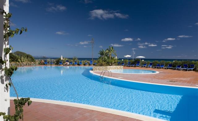 FLAMINGO_RESORT_BAZÉN.jpg