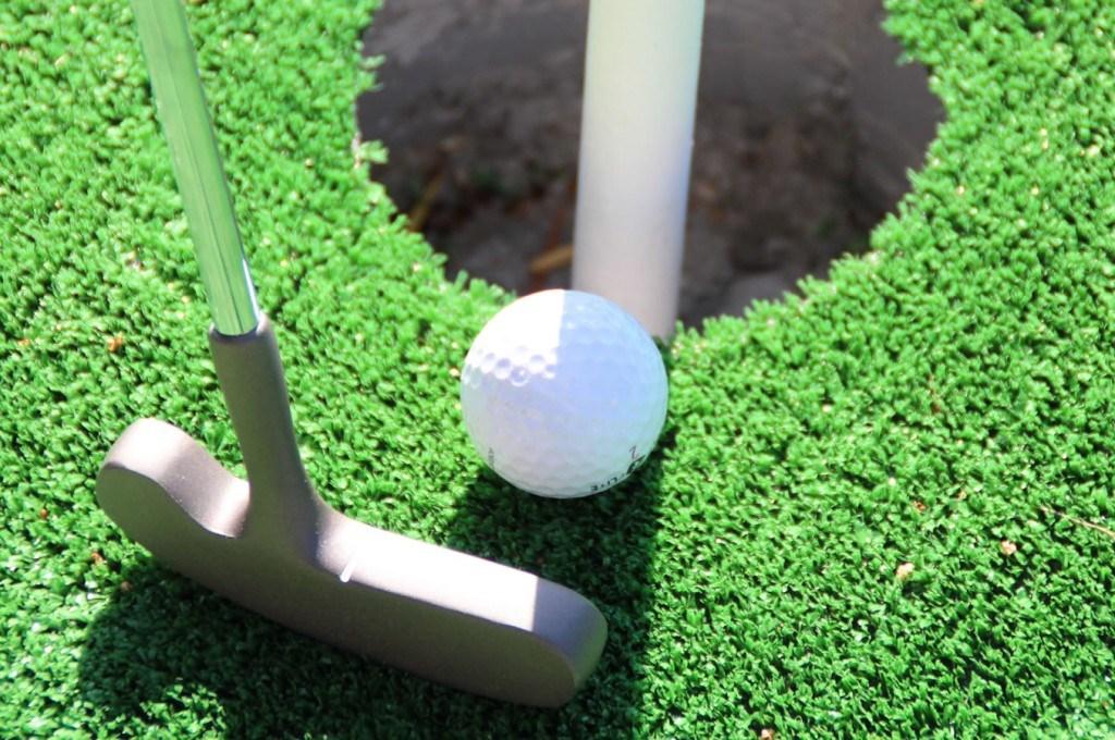 club-hotel-residence-cala-gonone-sardegna-mini-golf3-1024x680.j