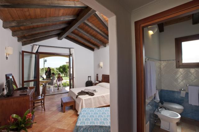 CALA LUAS RESORT - třílůžkový pokoj.jpg
