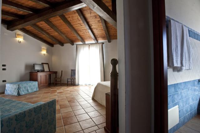 CALA LUAS RESORT - čtyřlůžkový pokoj.jpg