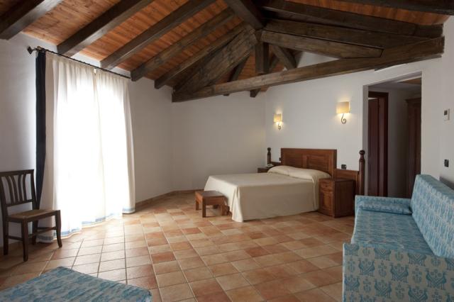 CALA LUAS RESORT - čtyřlůžkový pokoj2.jpg