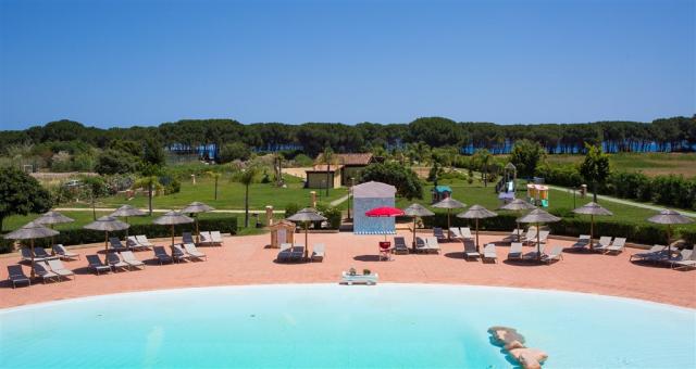 outdoor swimming pool.jpg