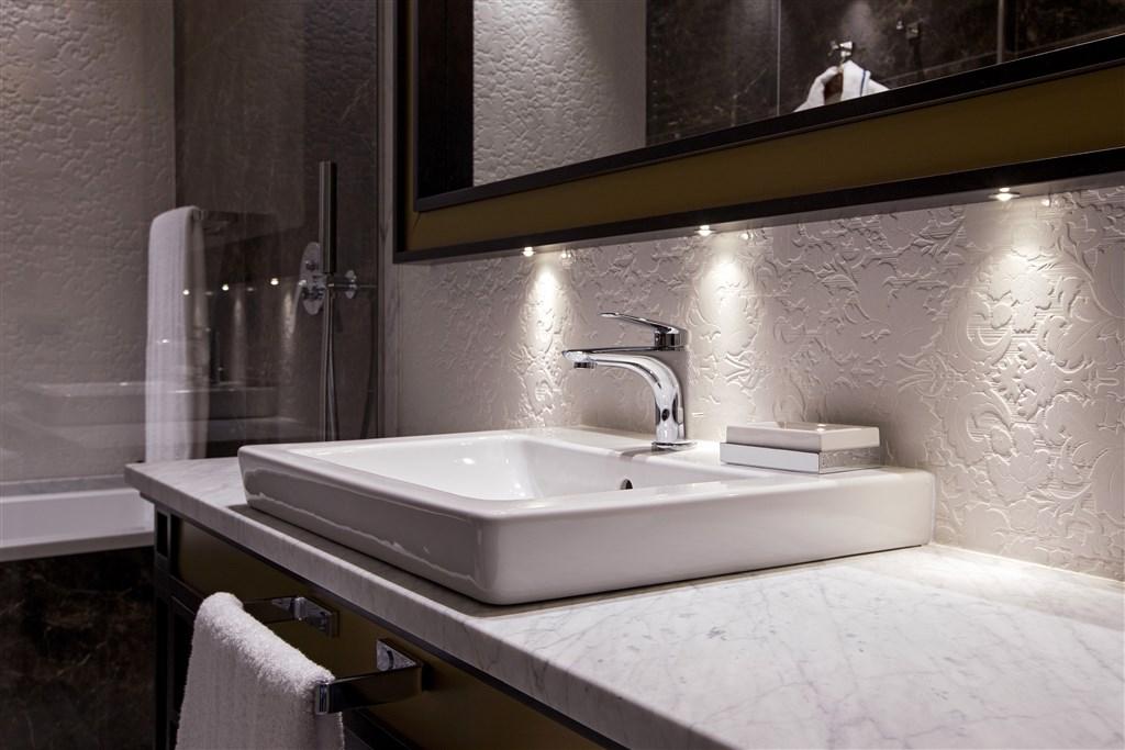 Bathroom_palazzo doglio.jpg