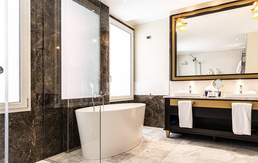 Bathroom_ Ex.suite.jpg