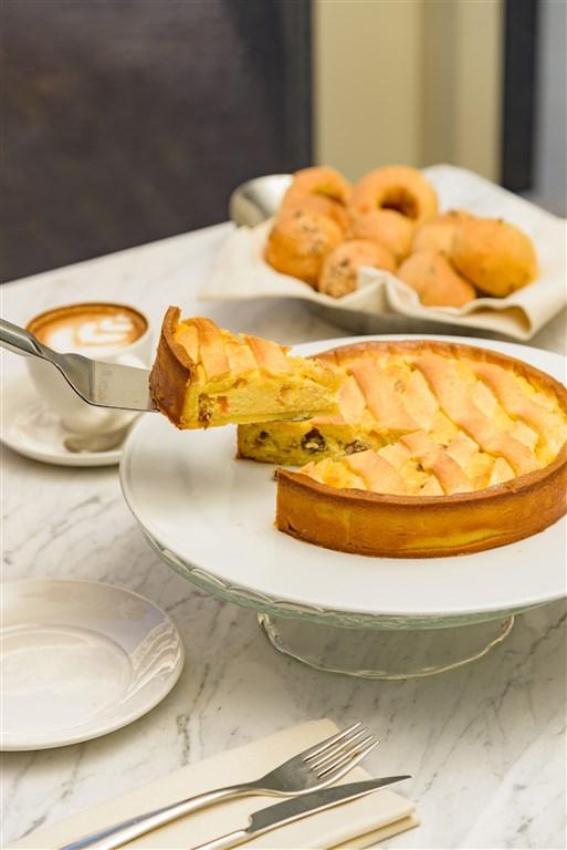 palazzo d8oglio breakfast+.jpg