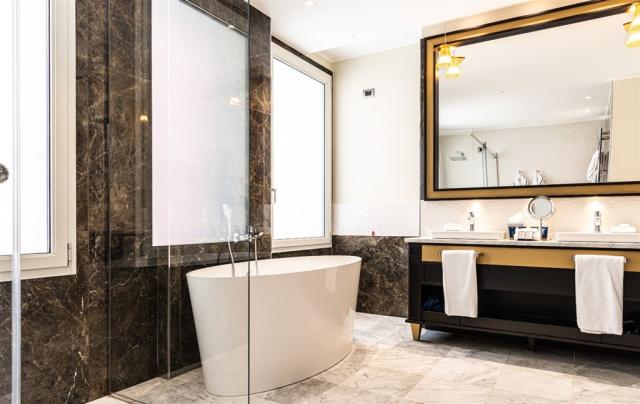 Bathroom_ Ex.suite.jpg