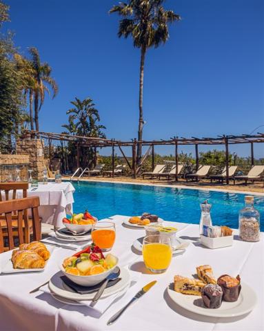 Colazione piscina 2.jpg