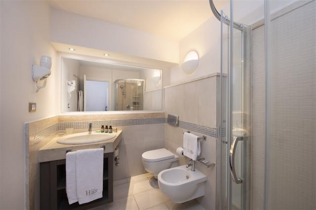 Chia Laguna_Hotel Village_Classic Room_Bathroom1.jpg