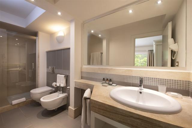Chia Laguna_Hotel Village_Garden Room_Bathroom.jpg