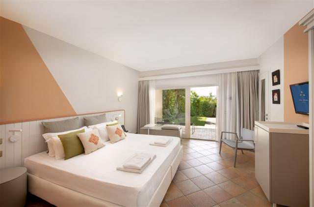 Chia Laguna-Hotel Village_Superior Cottage_Pink.jpg