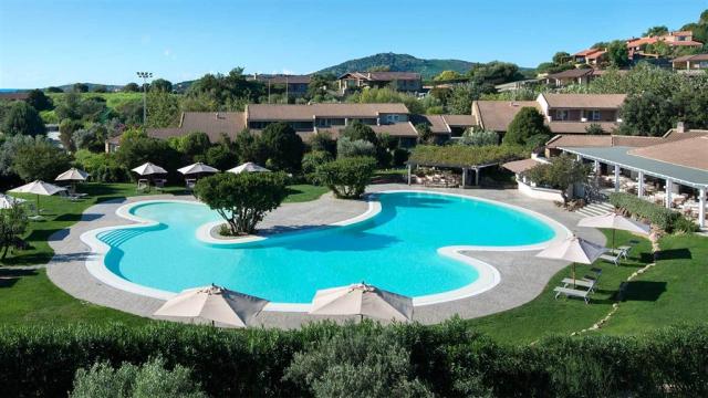 CHIA_LAGUNA_RESORT_piscine-club-house.jpg
