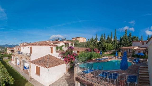 Iss Travel BouganvillagePiscina1.jpg