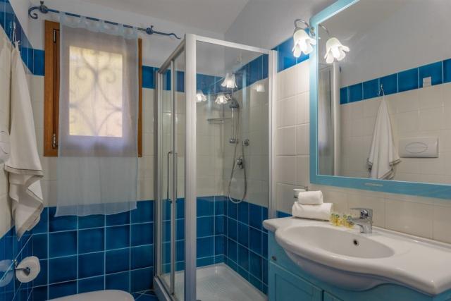 Iss Travel BouganvillageTrilo6bagno1.jpg