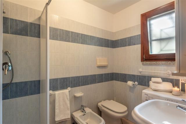 B2 Trilo Bathroom A.jpg