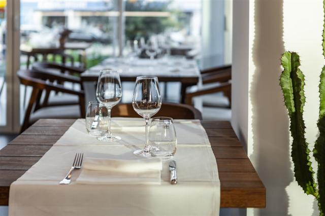 Felix-Hotels-Olbia_Felix-BistrotPasticceria_tavolo.jpg