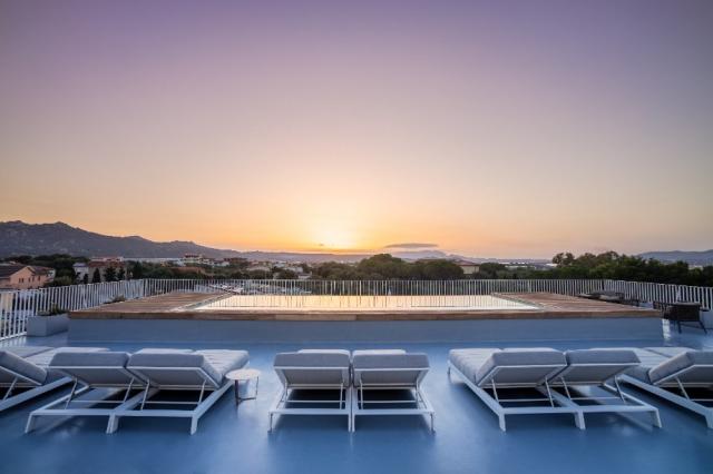 Felix-Holtels-Olbia_piscina-rooftop.jpg