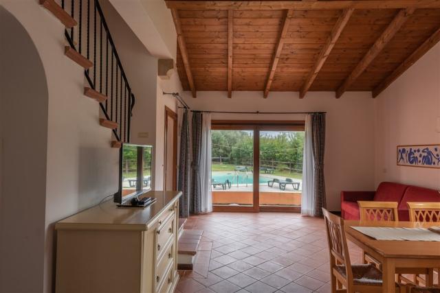 Quadri 4A Living 2.jpg