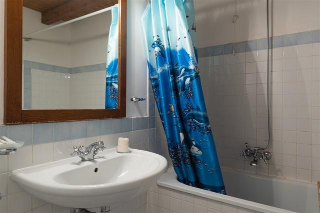 Quadri 4A Bathroom A 2.jpg