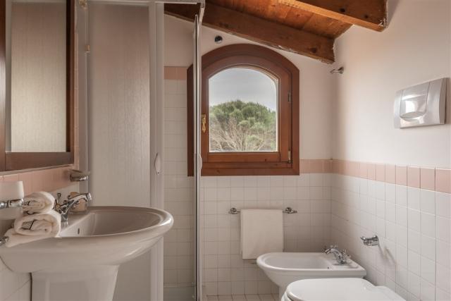 Quadri 4A Bathroom B.jpg
