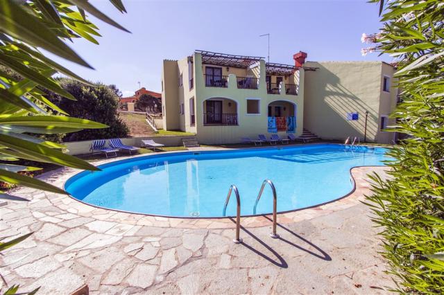 Sea_Villas_V4_IN_Pool 2.jpg