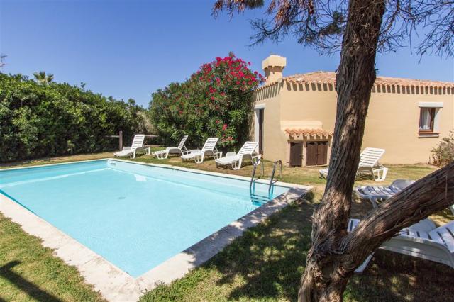 Sea_Villas_V6_IN_Pool 1.jpg