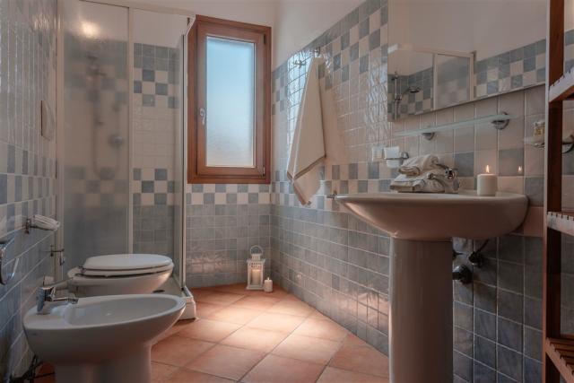 Bilo 5 bathroom 1.jpg