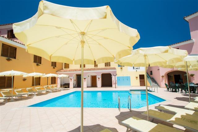 C.V. Pool and solarium.jpg