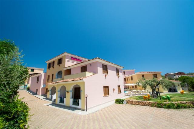 C.V. External.jpg