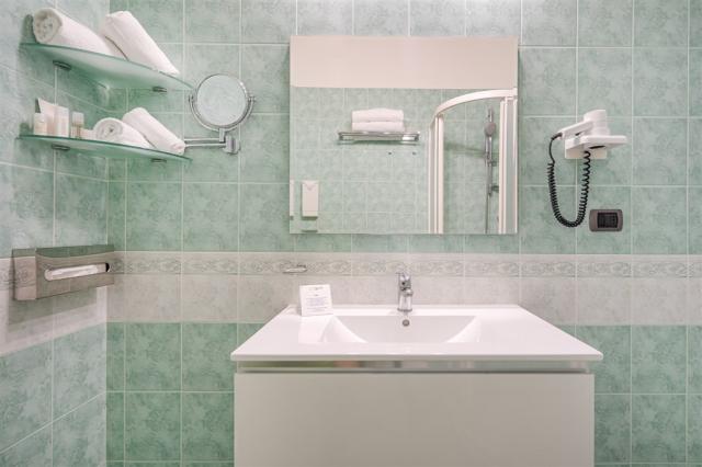Hotel La Baja_bagno_lavabo_oriz.jpg