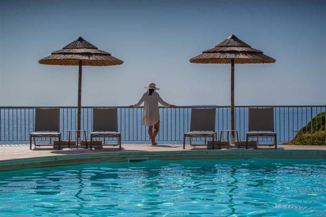 3-Felix-Hotels-La-Baja-La-Piscina-1-1.jpg