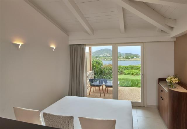 Baia di Chia Resort Sardinia_King Deluxe Room with Lagoon View 